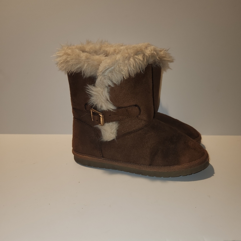 The Children's Place Size 3 Brown Faux Suede Fur Lined Winter Boots Side Buckle